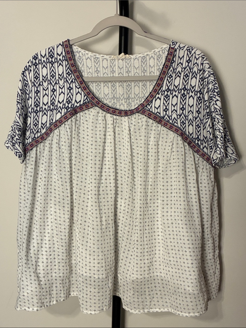 ODDY White Boho Short Sleeve Scoop Neck Blouse with Navy Pattern